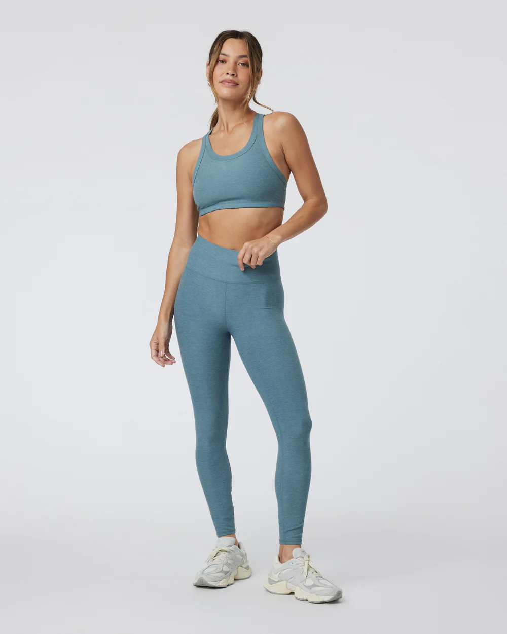 VUORI Women's Elevation Racer Bra SMOKE BLUE HEATHER