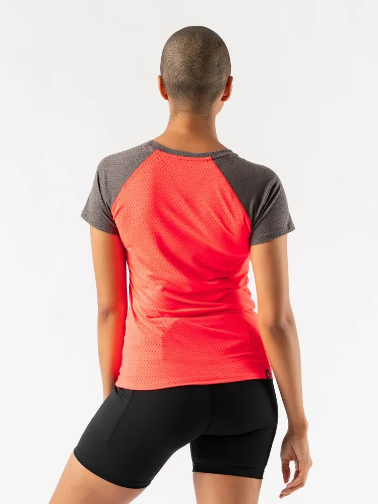 RABBIT Women's EZ Tee Perf SS Trail FIERY CORAL