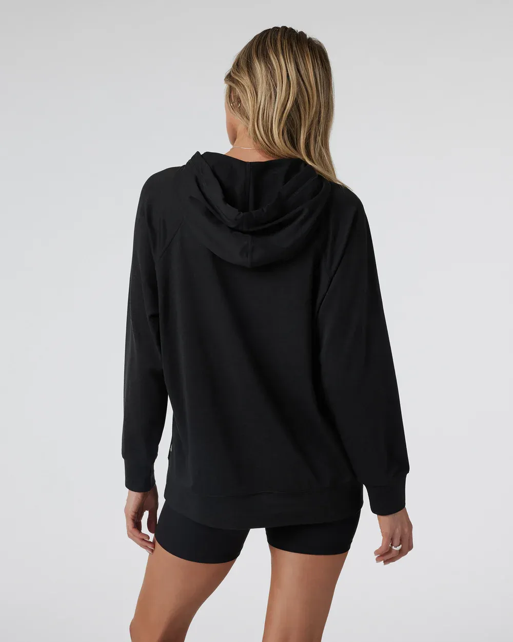 VUORI WOMEN'S HALO OVERSIZED HOODIE BLACK HEATHER